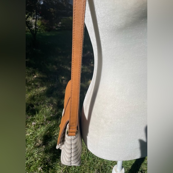 Fossil’s Woven Crossbody Bag w Leather Trim - Picture 3 of 13